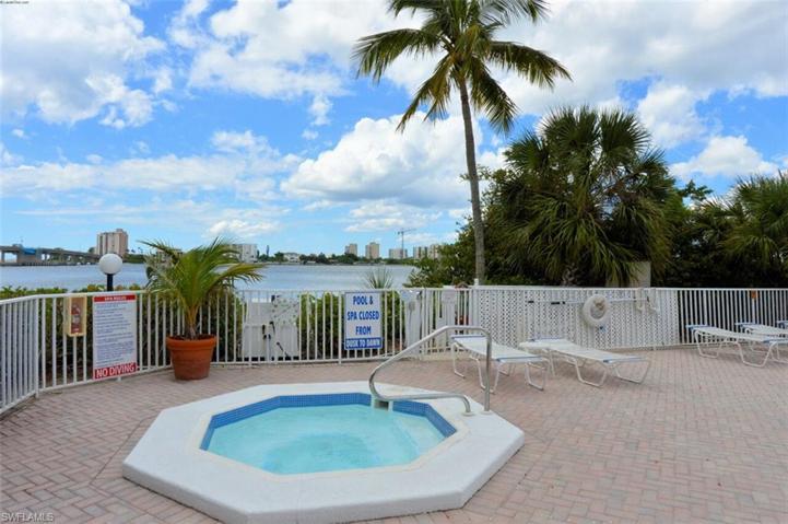 Poolside jacuzzi spa (pre hurricane Ian photo)
