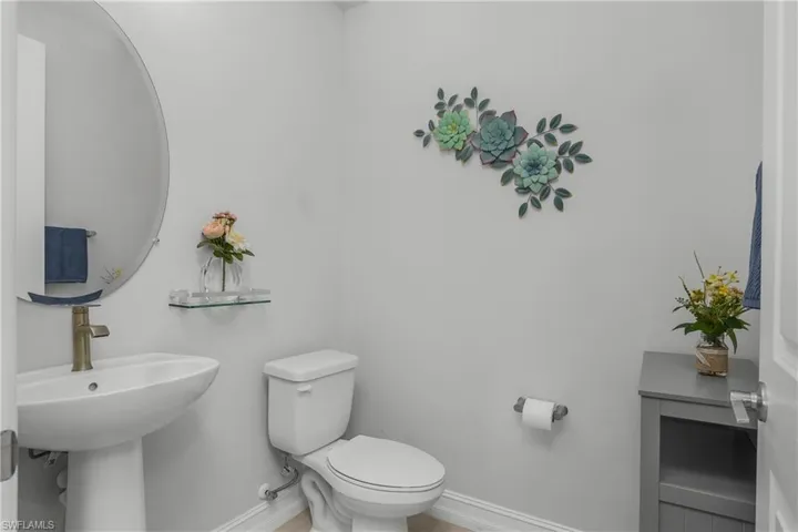 First floor 1/2 bathroom