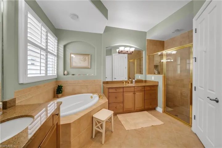7672  Sussex  CT, Naples, FL 34113