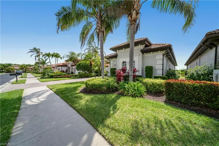 7672  Sussex  CT, Naples, FL 34113