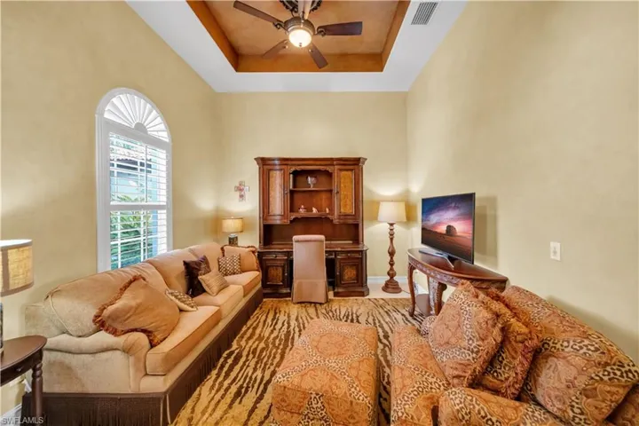 7672  Sussex  CT, Naples, FL 34113