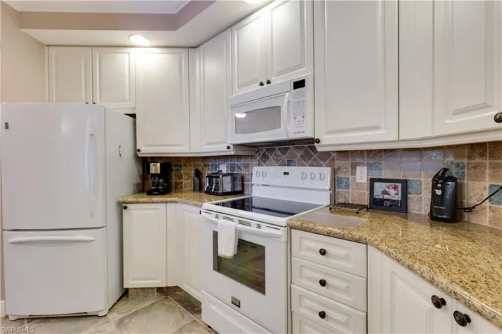 2825 Palm Beach Blvd 308, Fort Myers, Florida 33916