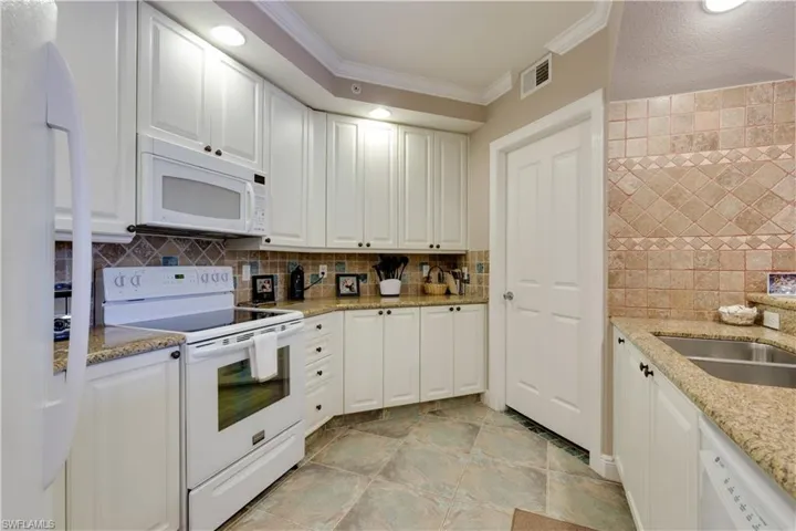 2825 Palm Beach Blvd 308, Fort Myers, Florida 33916