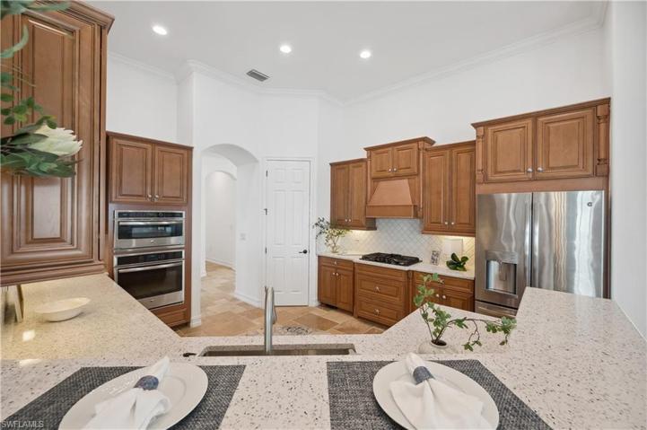 Breakfast Bar/Kitchen