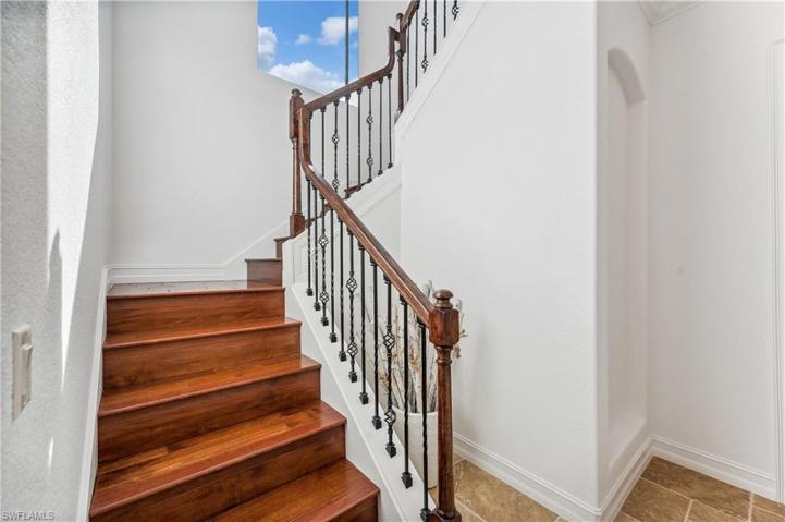 Stairwell to 2nd Level