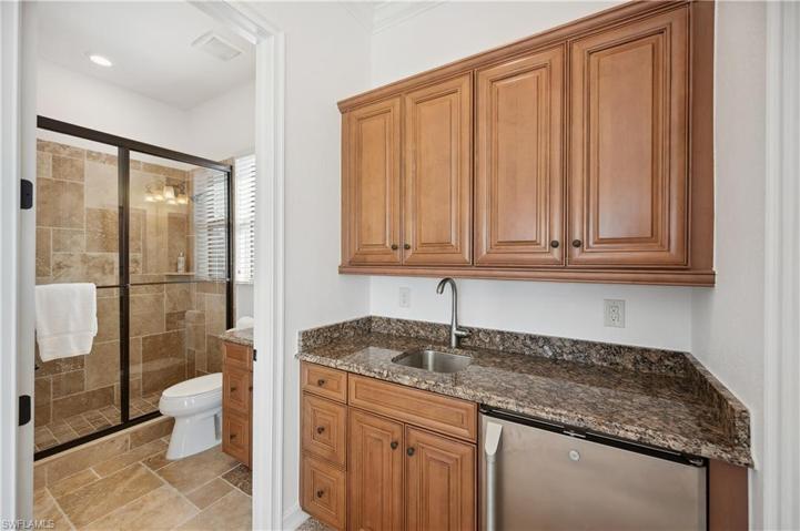 4th Bathroom/Wet Bar