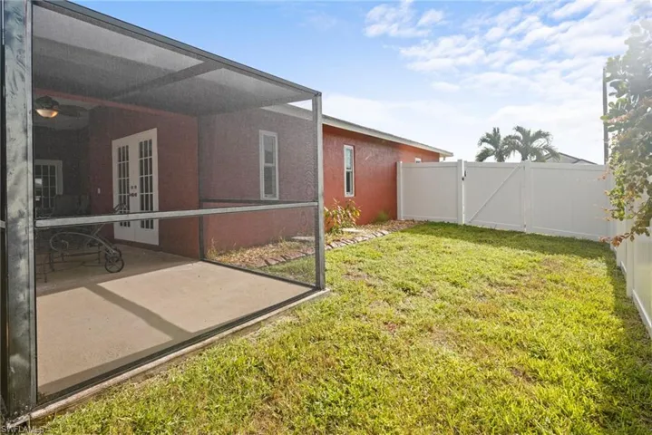 3042 3rd Pl, Cape Coral, Florida 33993