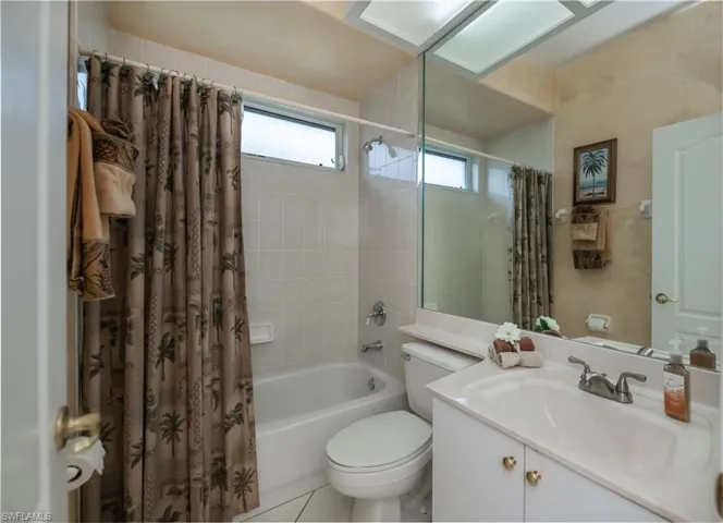 guest bathroom #3 between bedroom #1 and #2