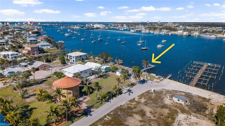 Northern end of island for easy access to mainland!1
