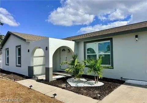 1044 Ridgeway Dr, North Fort Myers, Florida 33903