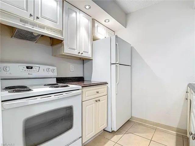 194 Santa Clara Dr 12, Naples, Florida 34104
