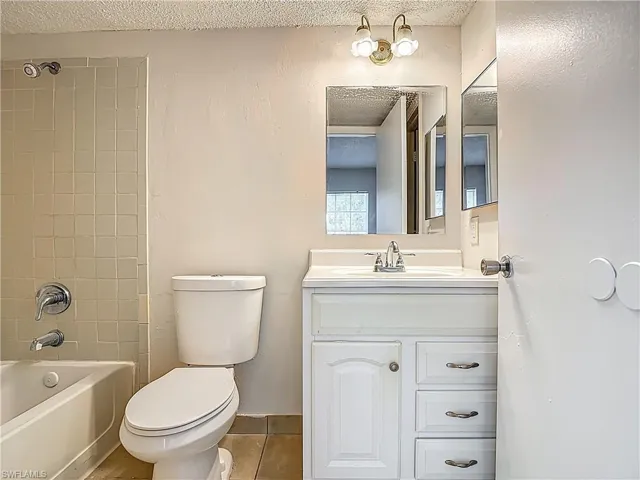 194 Santa Clara Dr 12, Naples, Florida 34104