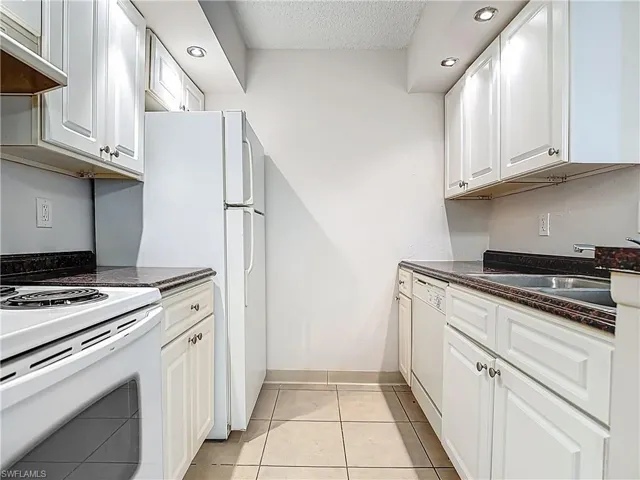 194 Santa Clara Dr 12, Naples, Florida 34104