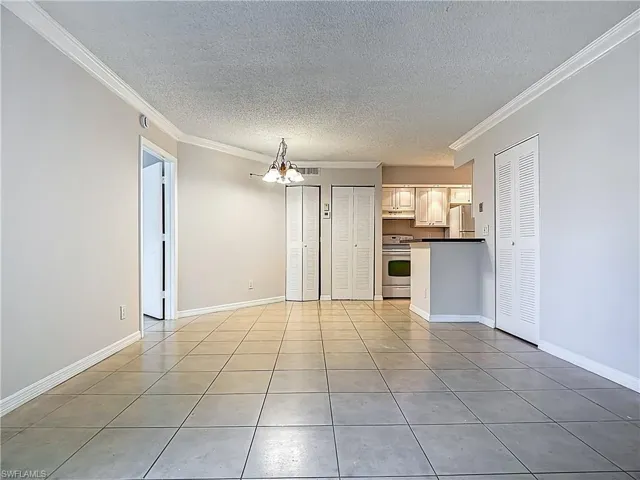 194 Santa Clara Dr 12, Naples, Florida 34104