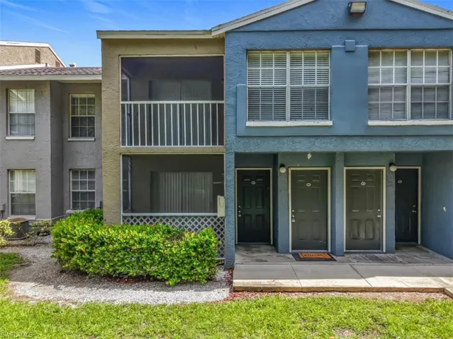 194 Santa Clara Dr 12, Naples, Florida 34104