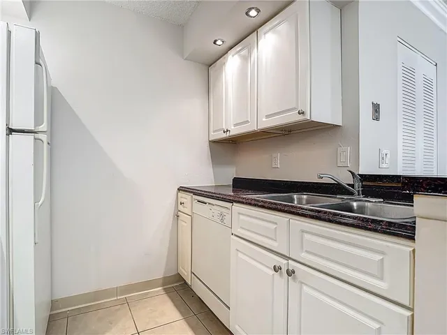 194 Santa Clara Dr 12, Naples, Florida 34104