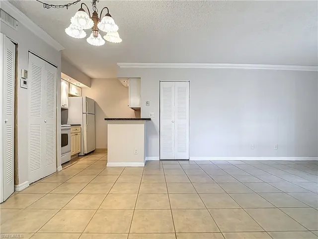 194 Santa Clara Dr 12, Naples, Florida 34104