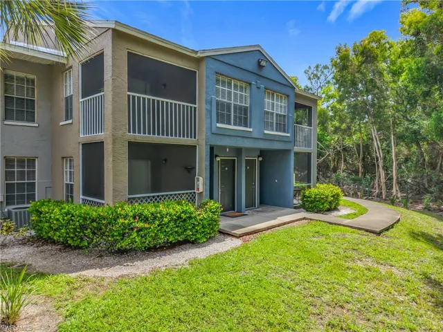 194 Santa Clara Dr 12, Naples, Florida 34104