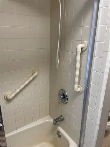 Bathroom featuring tiled shower / bath