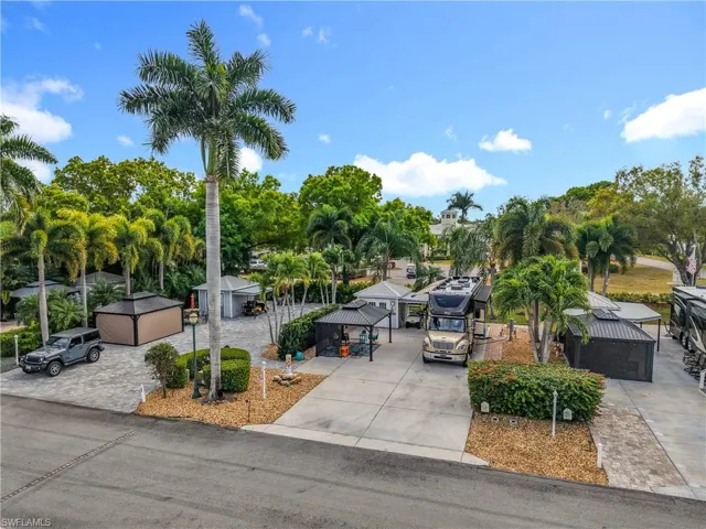 View of front of home with driveway
