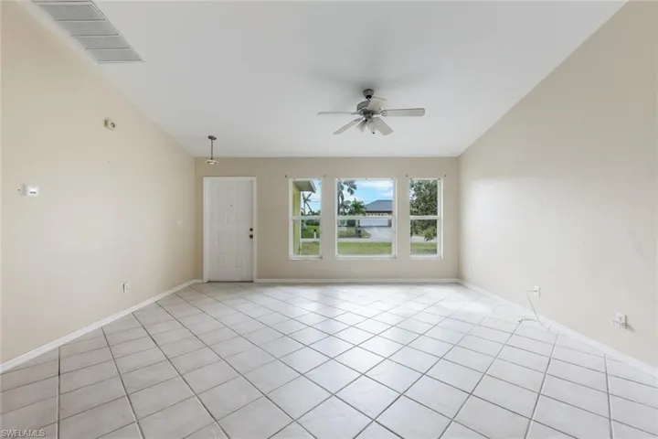 Tiled empty room with ceiling fan