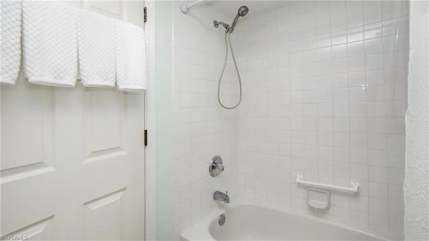 2671 Citrus Lake Dr # 202, Naples Fl 34109