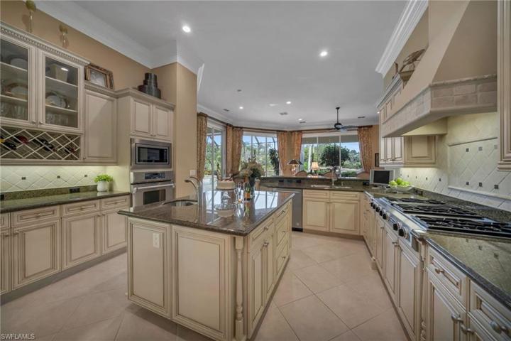 The chef will love the views while whipping up dinner!
