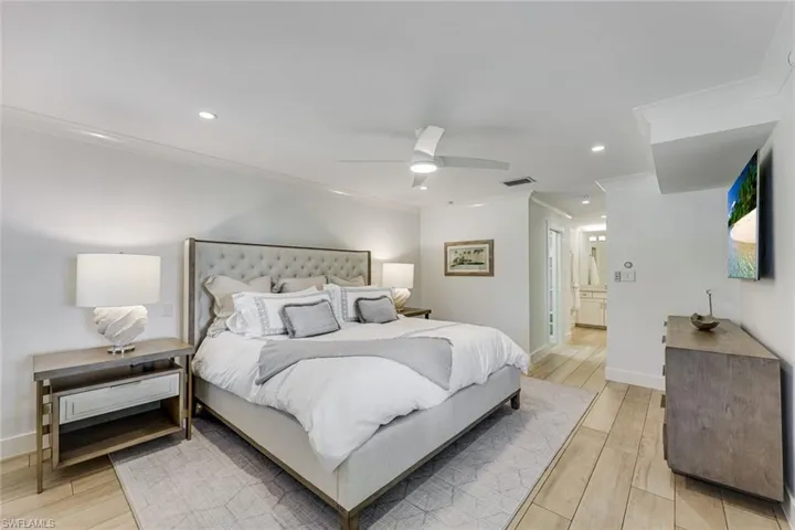 225 5th Ave S 104, Naples, Florida 34102