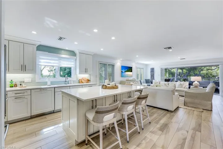 225 5th Ave S 104, Naples, Florida 34102