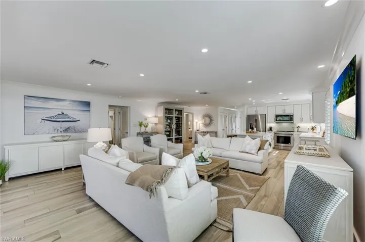 225 5th Ave S 104, Naples, Florida 34102