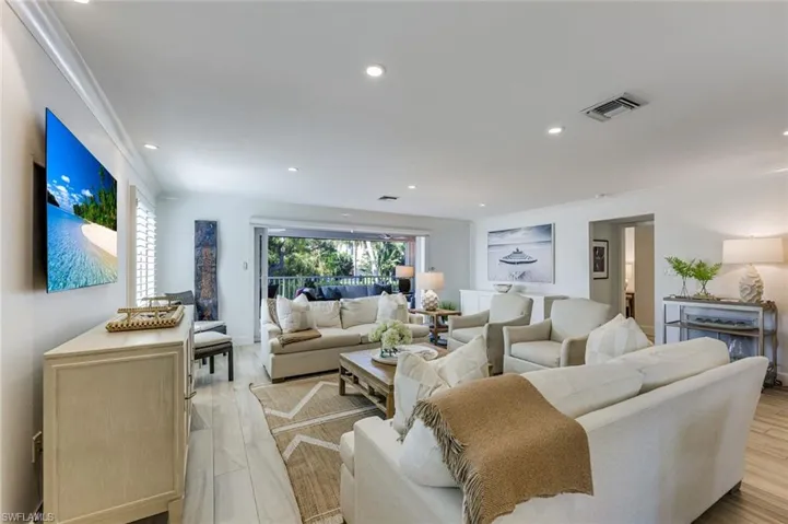 225 5th Ave S 104, Naples, Florida 34102