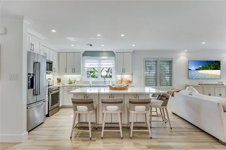 225 5th Ave S 104, Naples, Florida 34102