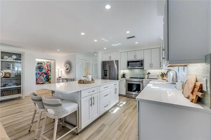 225 5th Ave S 104, Naples, Florida 34102