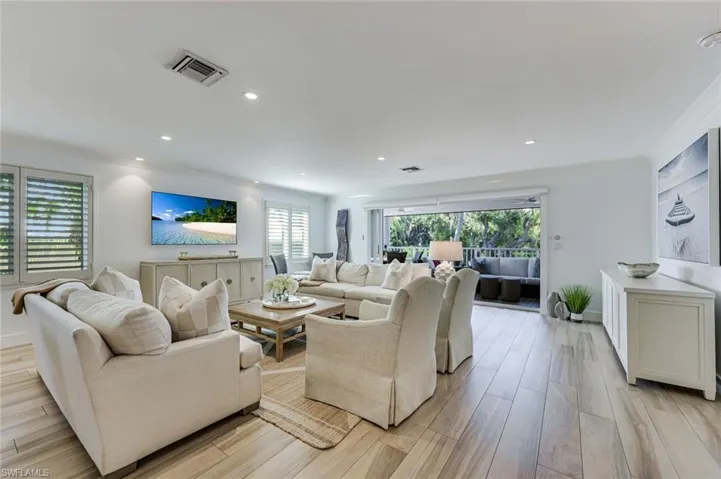 225 5th Ave S 104, Naples, Florida 34102