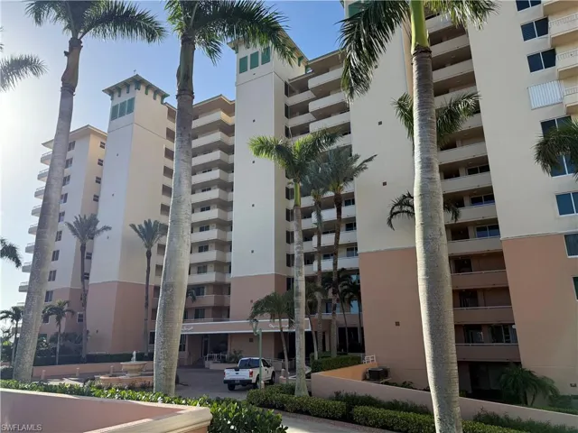 View of apartment building / complex