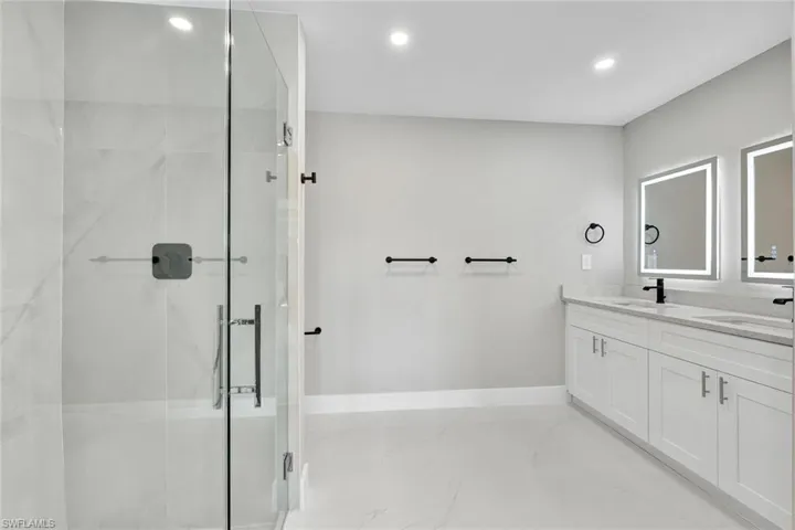owner's ensuite bath/bano principal