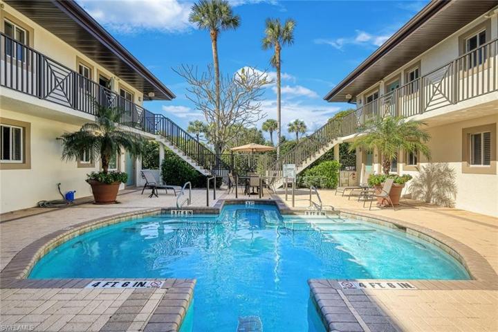 480  5th S ST, Naples, FL 34102