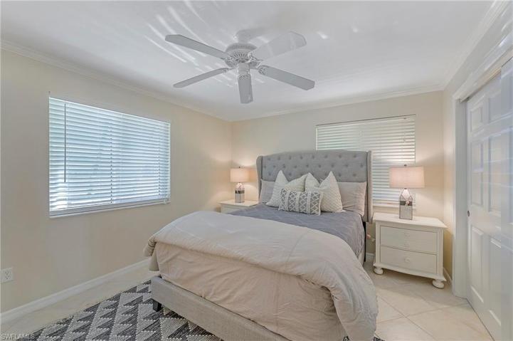 480  5th S ST, Naples, FL 34102
