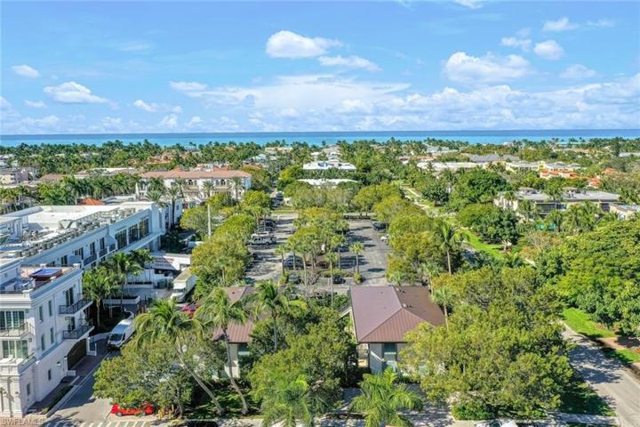480  5th S ST, Naples, FL 34102