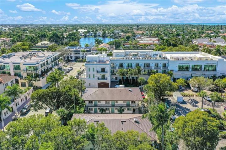480  5th S ST, Naples, FL 34102