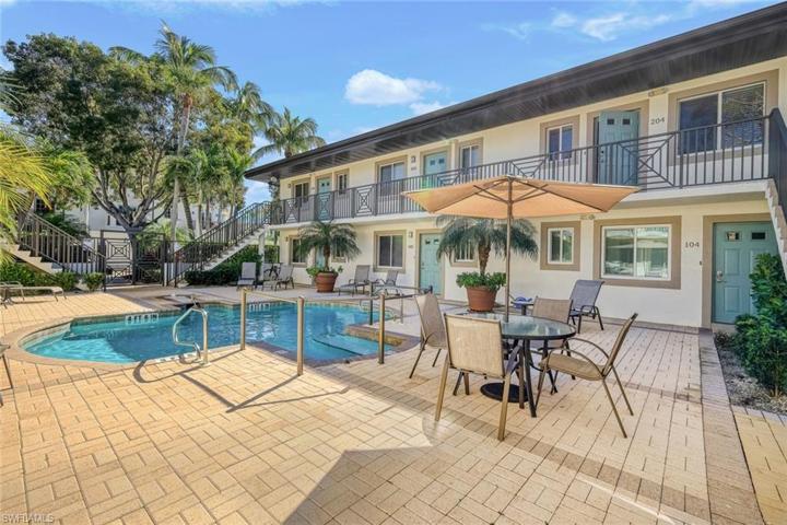 480  5th S ST, Naples, FL 34102