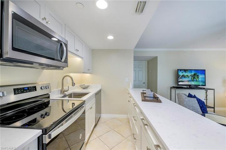 480  5th S ST, Naples, FL 34102
