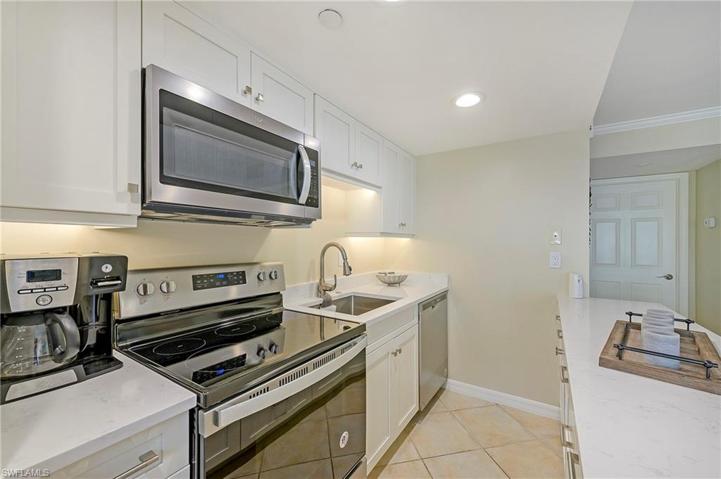 480  5th S ST, Naples, FL 34102