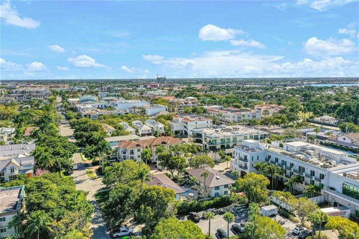 480  5th S ST, Naples, FL 34102