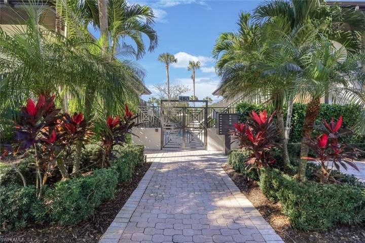 480  5th S ST, Naples, FL 34102