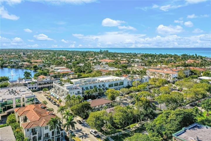480  5th S ST, Naples, FL 34102