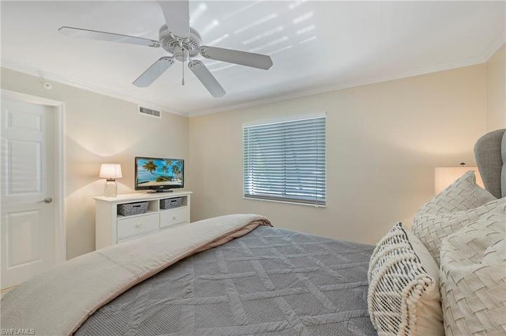 480  5th S ST, Naples, FL 34102
