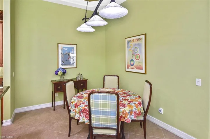 Light and bright Dining area