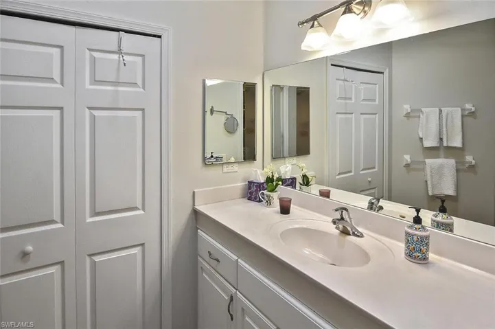 Ensuite' has a large storage/linen closet