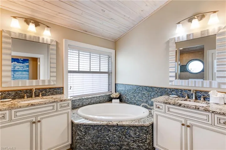 Full Tub & 2 Vanities